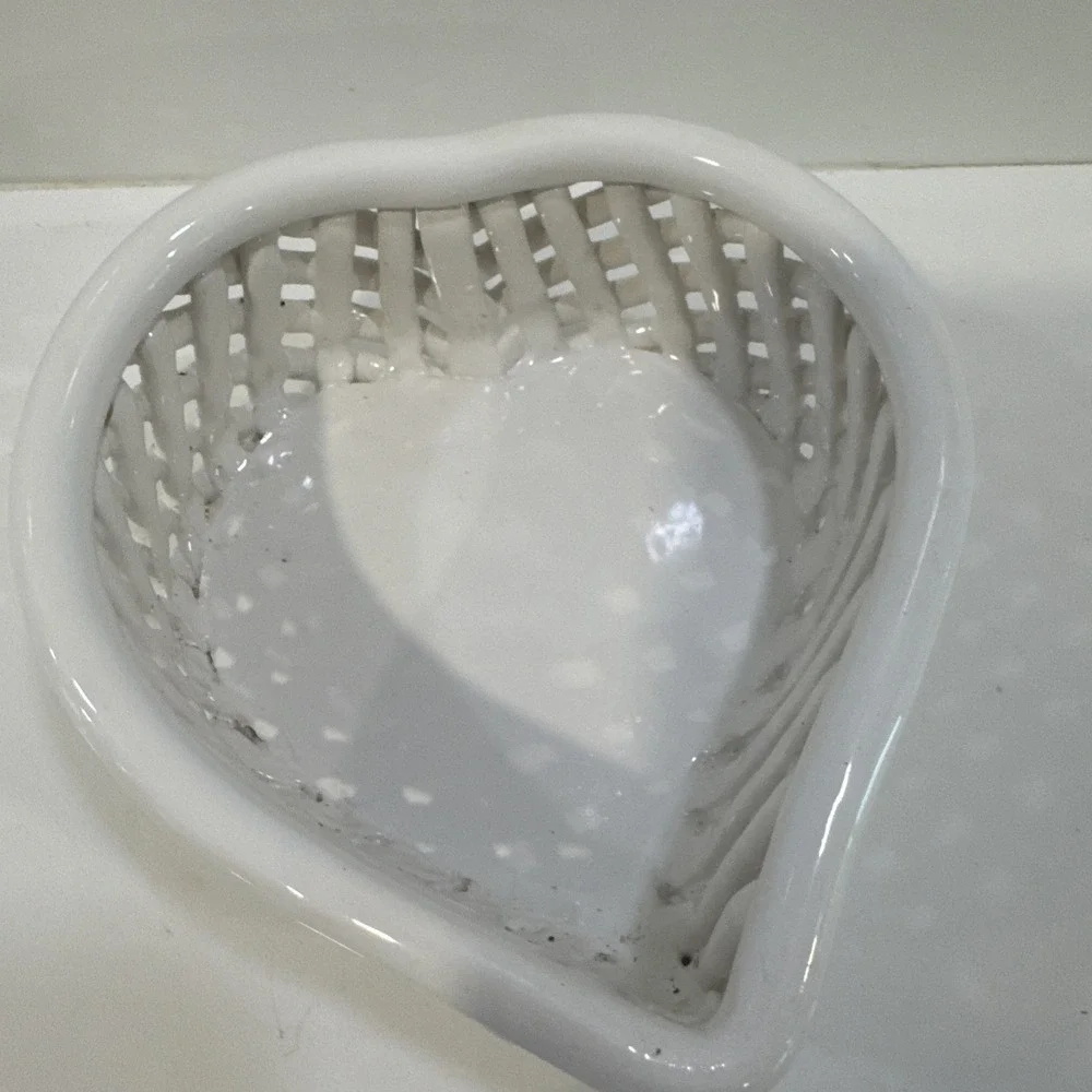 Savoir Vivre Portugal Trinket Box Heart Shaped Lattice Dish w/ Lid Roses 5.5